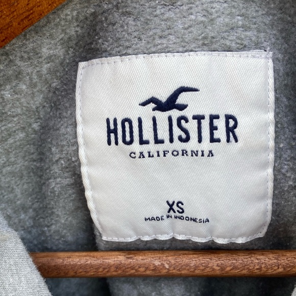 Hollister Men's Grey Hoodie Sweater - Picture 2 of 8